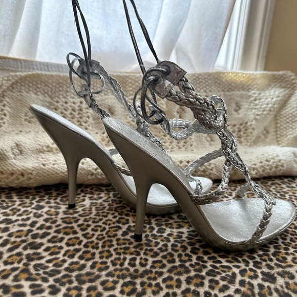 j. RENEE Luxe - Picture 2 of 12